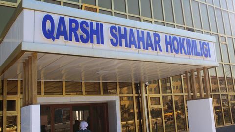 Қарши шаҳар ҳокимлиги «Тадбиркор муаммоси ҳал этилди», демоқда. 4 йилдан бери сарсон тадбиркор эса муаммо ҳалигача ечим топмаганидан нолимоқда