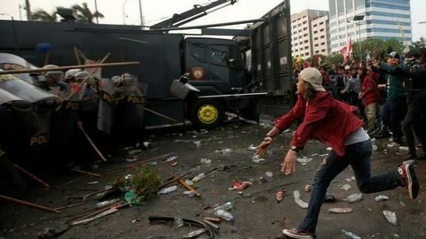 Indoneziyada nikohsiz jinsiy aloqani taqiqlovchi qonunga qarshi norozilik namoyishlari boshlandi