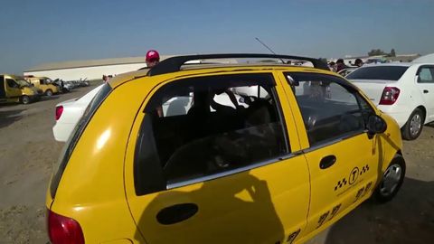 Хоразмдаги қишлоқда болалар ўқишга таксида қатнашга мажбур бўлмоқда