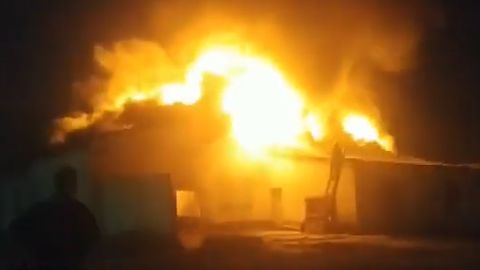 Video: Sergelida mebel sexi yonib ketdi