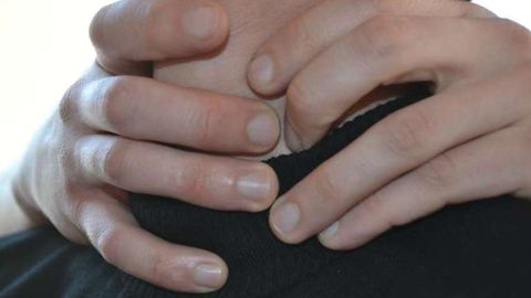 Паркентда ука ўз акасини бўғиб ўлдириб, унинг жасадини дарахтга осиб кетди (видео)