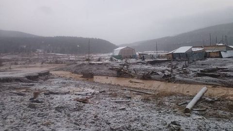 Россиянинг Красноярск ўлкасида дамба ўпирилди. 12 киши ҳалок бўлди, 10 дан ортиқ одам бедарак йўқолган (видео)