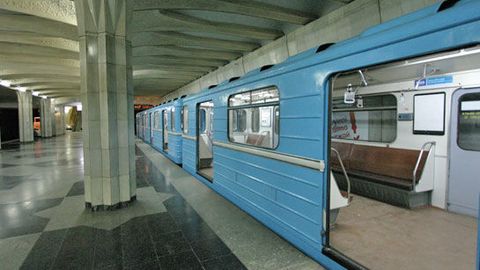 “Pushkin” va “Buyuk Ipak Yo‘li” bekatlari oralig‘ida harakatlanayotgan metro poyezd nosozligi tufayli to‘xtab qoldi