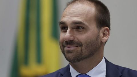 Бразилия президентининг ўғли АҚШдаги элчиликдан бош тортди