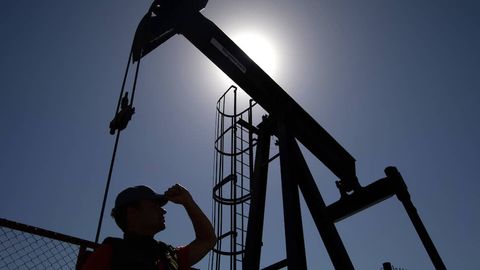 Rossiya neftiga talabning keskin tushishi mamlakatning 30 foiz qashshoqlashishiga olib kelishi ma’lum qilindi