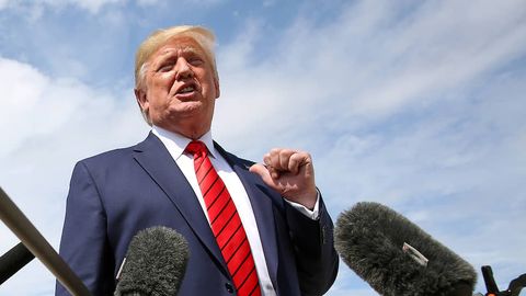 Дональд Трамп долларнинг мустаҳкамланишида Федерал резерв тизимини айблади