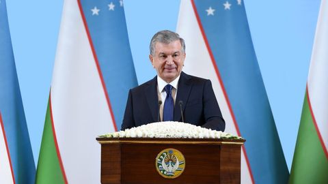 “Hujjatning qabul qilinishida Islom Karimovning siyosiy irodasi katta o‘rin tutdi”. Shavkat Mirziyoyev davlat tili haqidagi qonun qabul qilingan kunni yodga oldi