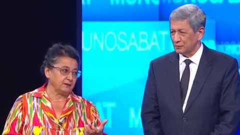 O‘zbek ayollarining yirtiq shim va ochiq-sochiq kiyinishi tanqid qilindi (video)