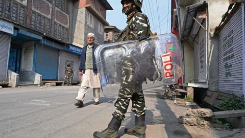 Ҳиндистон Жамму ва Кашмир штатини иккита федерал ҳудудга бўлади