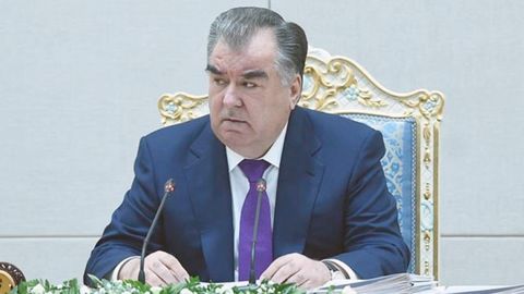 Эмомали Раҳмон Тожикистондаги ёлланма ишчилар ва нолегал ишлаётганлар сонини айтди