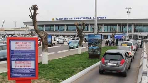 Тошкент халқаро аэропорти автотураргоҳида ичида 500 доллар бўлган сумкани ўғирлаган шахс қидирилмоқда