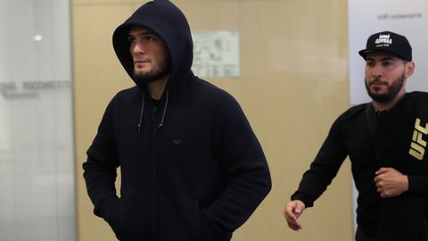 Habib Nurmagomedov Moskvadagi matbuot anjumani boshlanishidan avval ketib qoldi. Uning Kremlga chaqirilgani aytilmoqda