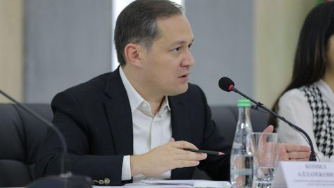 Komil Allamjonov matbuot xizmatlari faoliyatini tanqid qildi