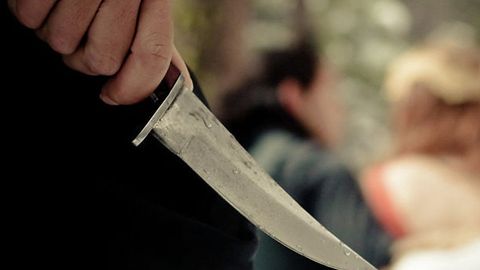 Сурхондарёлик эркак ўйнаши ва унинг эрини пичоқлади