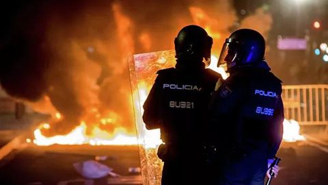 Kataloniyadagi norozilik namoyishlari davomida qariyb 90 kishi jarohatlandi