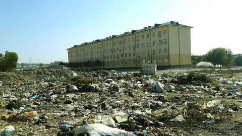 Andijondagi Kamolot uyi yaqinida yirik chiqindixona yuzaga kelgan edi. Hudud hokimlik tomonidan tozalandi