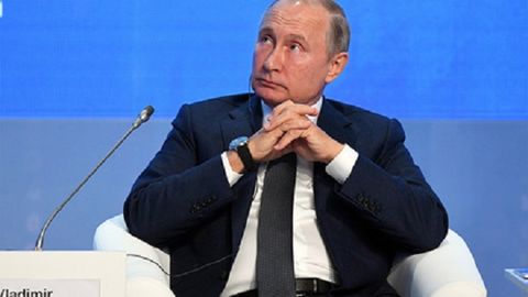 Владимир Путин ўз ойлик маошини оширди