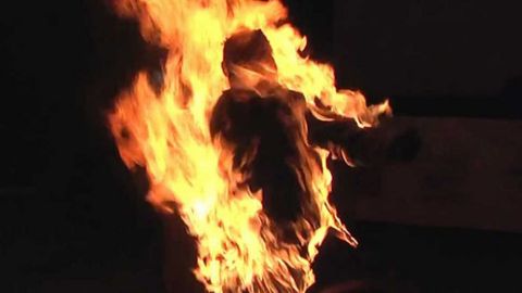 Jizzaxlik erkak homilador rafiqasini yoqib yubordi