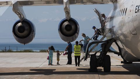 Sog‘lig‘i tufayli Samarada qoldirilgan aviayo‘lovchi O‘zbekistonga taksida yo‘lga chiqdi
