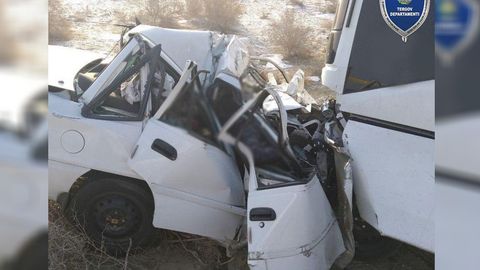 Бухорода Nexia автобусга урилиши оқибатида 3 киши ҳалок бўлди. Машинанинг ўзи темир-терсакка айланди