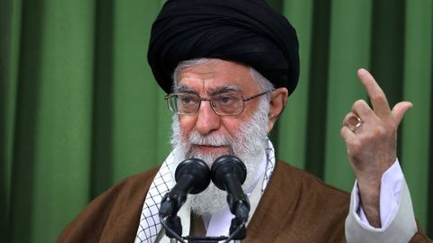 Eron oliy yetakchisi norozilik namoyishlari ortida xorijlik dushmanlar turganini ta’kidladi