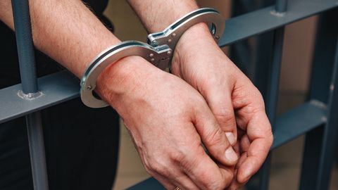 Ғиждувонда қўшхотинликда айбланган фуқаро бир йилга озодликдан чекланди