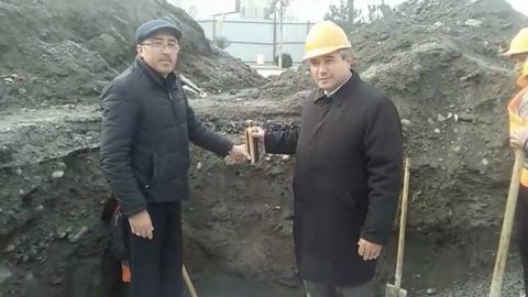 Қўқонда ўрнатиладиган давлат байроғи пойдеворига вақт капсуласи жойлаштирилди (видео)