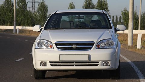 Тошкентдаги «мойка» ишчиси мижознинг Lacetti’сини олиб қочди