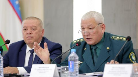 Автомобилларнинг орқа ён ойнасига парда тақиш масаласига Олий судда ташкил этилган ишчи гуруҳ нуқта қўяди