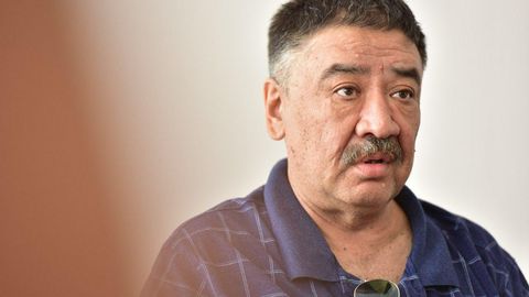 «Немисларнинг байроғи ‘Халқлар дўстлиги’ олдидаги байроқдан катта эмиш». Зулфиқор Мусоқов фильмлари кесилишининг кулгили сабаблари ҳақида (видео)