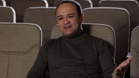 “Buni qoliplashtirish fabrikasiga taqqoslasa bo‘ladi”. Rejissor Umid Hamdamov o‘zbek kinosidagi yoshlarga bo‘lgan e’tiborning eng xunuk tragediyasi haqida gapirdi (video)