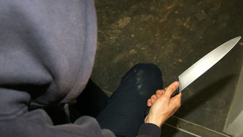 Зангиотада 18 ёшли қизни пичоқлаб, каналга ташлаб юборганлар қўлга олинди. Қиз омон қолди