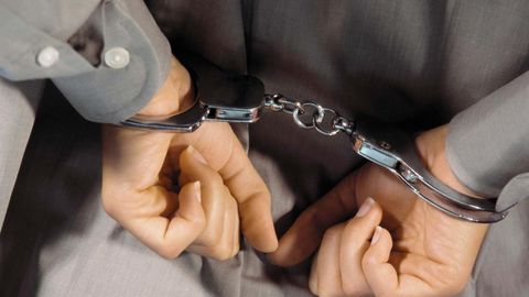 Сурхондарёда 56 ёшли аёл чегарада божхоначини уриб, жароҳатлади