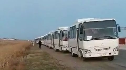Video: “Toshkent—Termiz” poyezdi buzilib qoldi, yo‘lovchilar o‘nlab avtobuslarda tashildi
