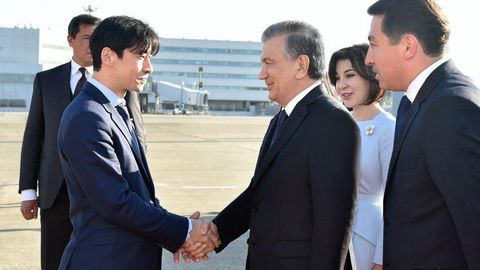Shavkat Mirziyoyev Yaponiyadan Sankt-Peterburgga jo‘nab ketdi