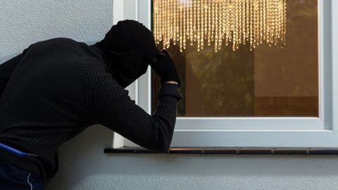 Сурхондарёда аёллар сочини сотиб олиш баҳонасида хонадонларга ўғриликка тушиб юрган жиноий гуруҳ қўлга олинди