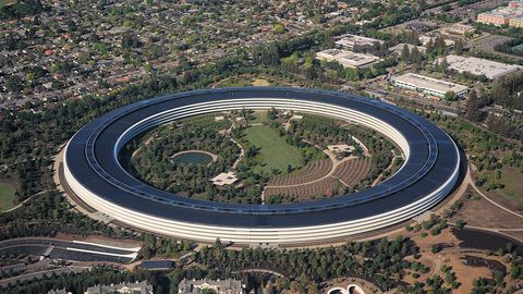 Bloomberg: Apple simsiz aloqa yo‘lida sun’iy yo‘ldosh texnologiyasini yaratmoqchi