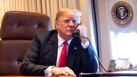 AQSh Trampning telefon suhbatini tinglashi mumkin bo‘lgan shaxslar ro‘yxatini cheklab qo‘ydi