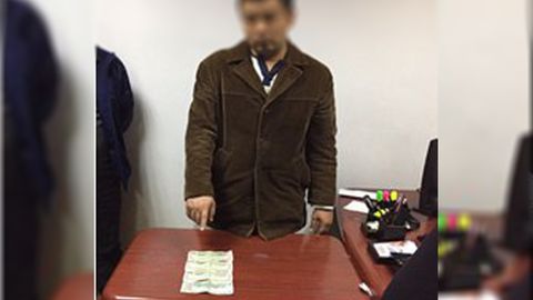 Транспорт вазирлиги бўлим бошлиғи 250 доллар пора олаётганда қўлга олинди