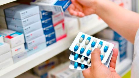 “O‘zmedimpeks” shifoxonalarga yaroqliligi sentabrda tugaydigan 7 mlrd so‘mlik 107 mingta aerozol tarqatgan. Bu doriga talab atigi 430 dona edi