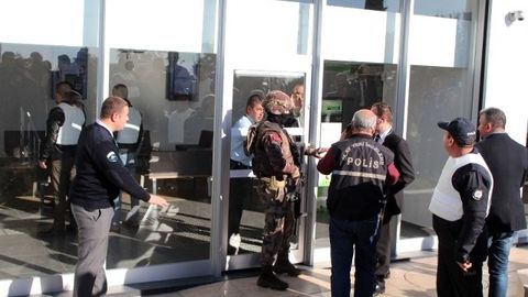 Antaliyada O‘zbekiston fuqarosi qurol bilan banklardan biriga hujum uyushtirdi