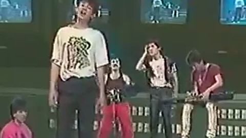 Носталгик тест-2: 90 йиллар ўзбек эстрадаси хитларини қанчалик биласиз?