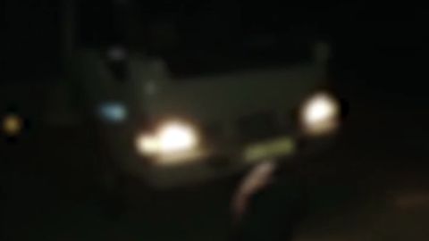 Jizzaxda mast holda yotgan qizni bir nechta avtomobil bosib ketdi (video)
