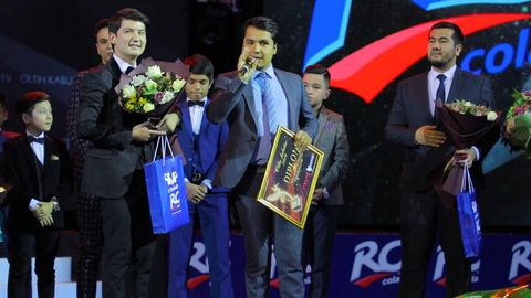 “Markaziy studiya” ko‘rsatuvi boshlovchilari “Oltin kabutar—2019” mukofotini o‘z ixtiyori bilan “Yo‘lovchi” ko‘rsatuviga taqdim qildi (video)