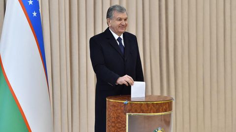 Президент Шавкат Мирзиёев парламент сайловида овоз берди