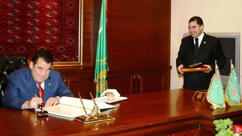 Turkmanistonda Turkmanboshini xotirlash marosimlarini o‘tkazishda cheklovlar qo‘yildi