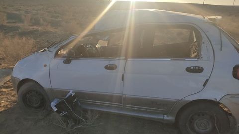 Navoiyda Matiz ag‘darilib ketishi oqibatida yo‘lovchi vafot etdi, haydovchi shifoxonaga yotqizildi