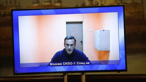 «Ҳозир қудрат сизнинг қўлингизда, лекин бу абадий эмас». Навальний ўзини озод қилиш юзасидан бўлган судда нутқ сўзлади