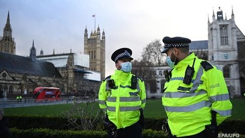 Londonda politsiya va o‘t o‘chiruvchilar tez tibbiy yordam mashinalarini haydashga jalb qilinmoqda
