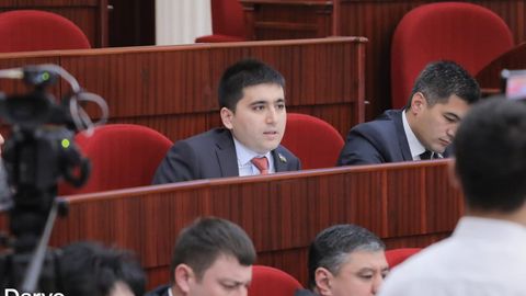 “Hamma qilinayotgan islohotlarni … tiqdingiz!” – Doniyor G‘aniyev Energetika vazirligi rahbariyati iste’foga chiqishi kerakligini aytdi